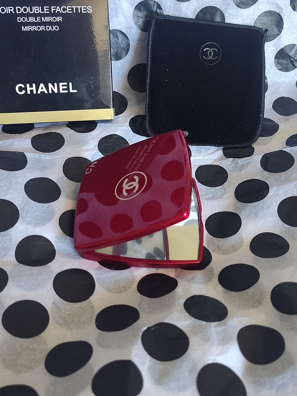 CHANEL Red Compact Mirror with Black Pouch - Picture 3 of 5
